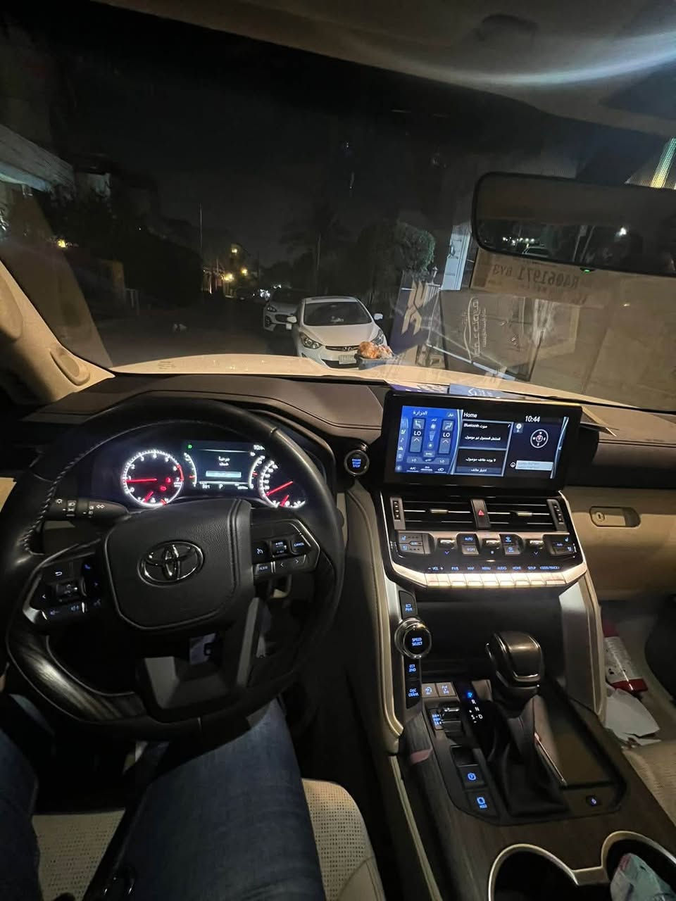 سلام عليكم 
للبيع لاندكروزر لمتد 2024
وكالة SAS اصل 
فئه السياره VX
ماشيه 28 الف كليو 
مواصفات السياره معروفه 
و مكفوله كفاله عامه بحاله جيده 
سعر 81 ونص الف دولار 
مكان السياره بغداد الكاظميه 
***********
