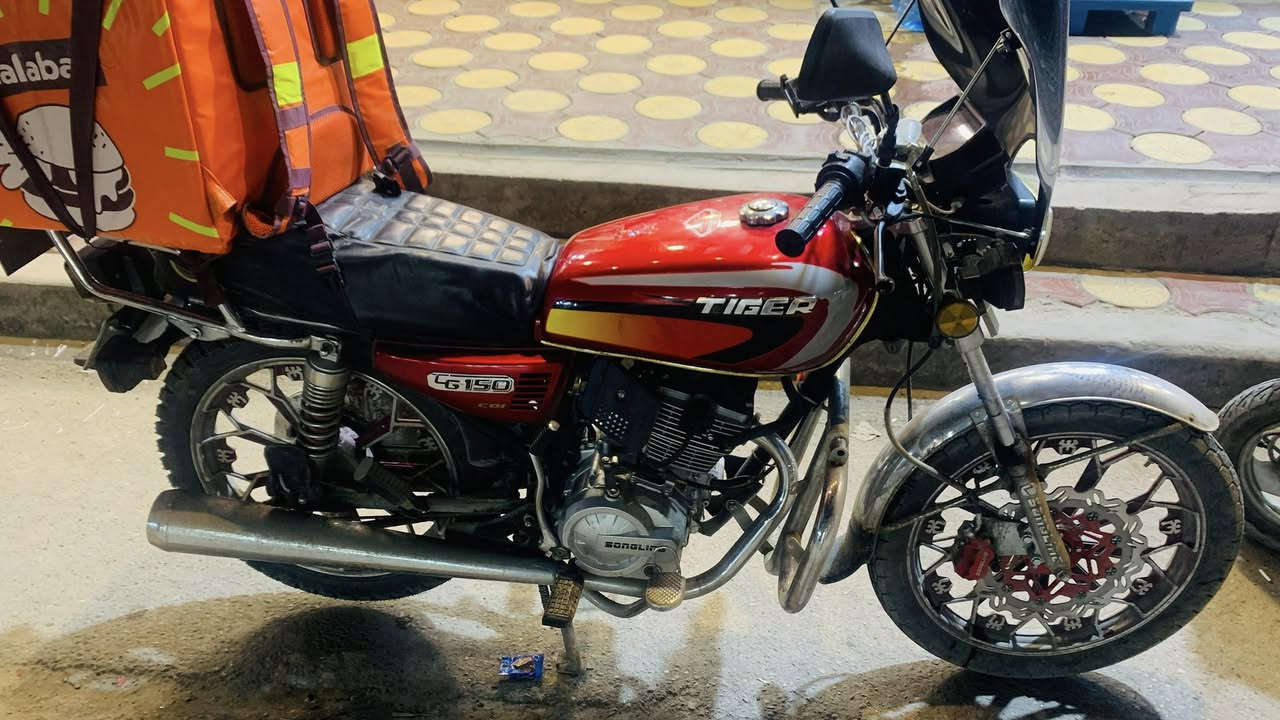 السلام عليكم ، دراجة تايكر 2021 دراجة نظيفة مرقمة بغداد للبيع او مراوس سعرها 1،550 وبيها مجال , ***********
