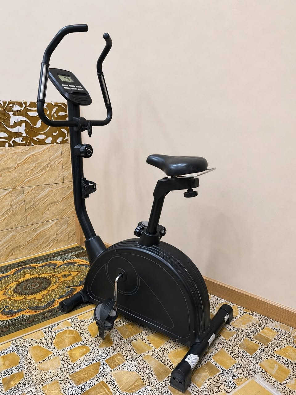بايسكل اوربي ثابت🏃🏻‍♂️
بي شاشه تعد 
1️⃣وقت
2️⃣سعرات حراريه
3️⃣قياس نبضات القلب
4️⃣مسافه مقطوعه
5️⃣السرعه المتحكمه
وبي عتله تسوي خفيف وثكيل +تحكم سرج ويدات 
انت بس أتخيل خلال10 دقائق فقط  تحرق 120 سعره حراريه 🔥 
سعره 125 الف بغداد يوجد توصيل محافظات *********** 🚚

