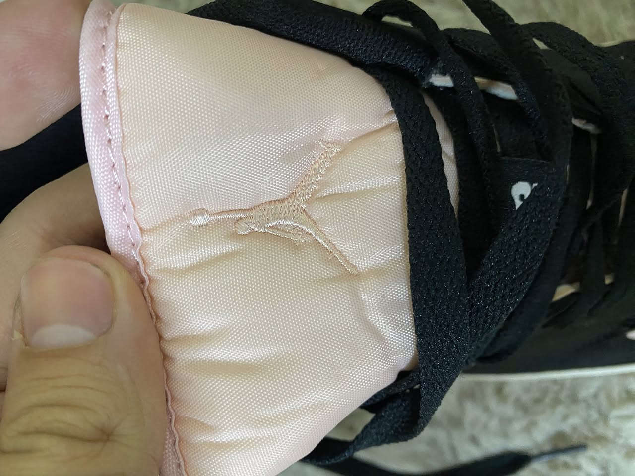 حذاء Nike Jordan
لون أسود ويا وردي

مختم من الداخل وعليه شعار جوردن

صناعة فيتنام

قياس44

السعر 25  فقططط 😱😱🔥🔥


**إذا كنت صاحب هذا الإعلان وتريد حذفه لأي سبب، رجاءا أرسل رسالة إلى الدعم الفني**