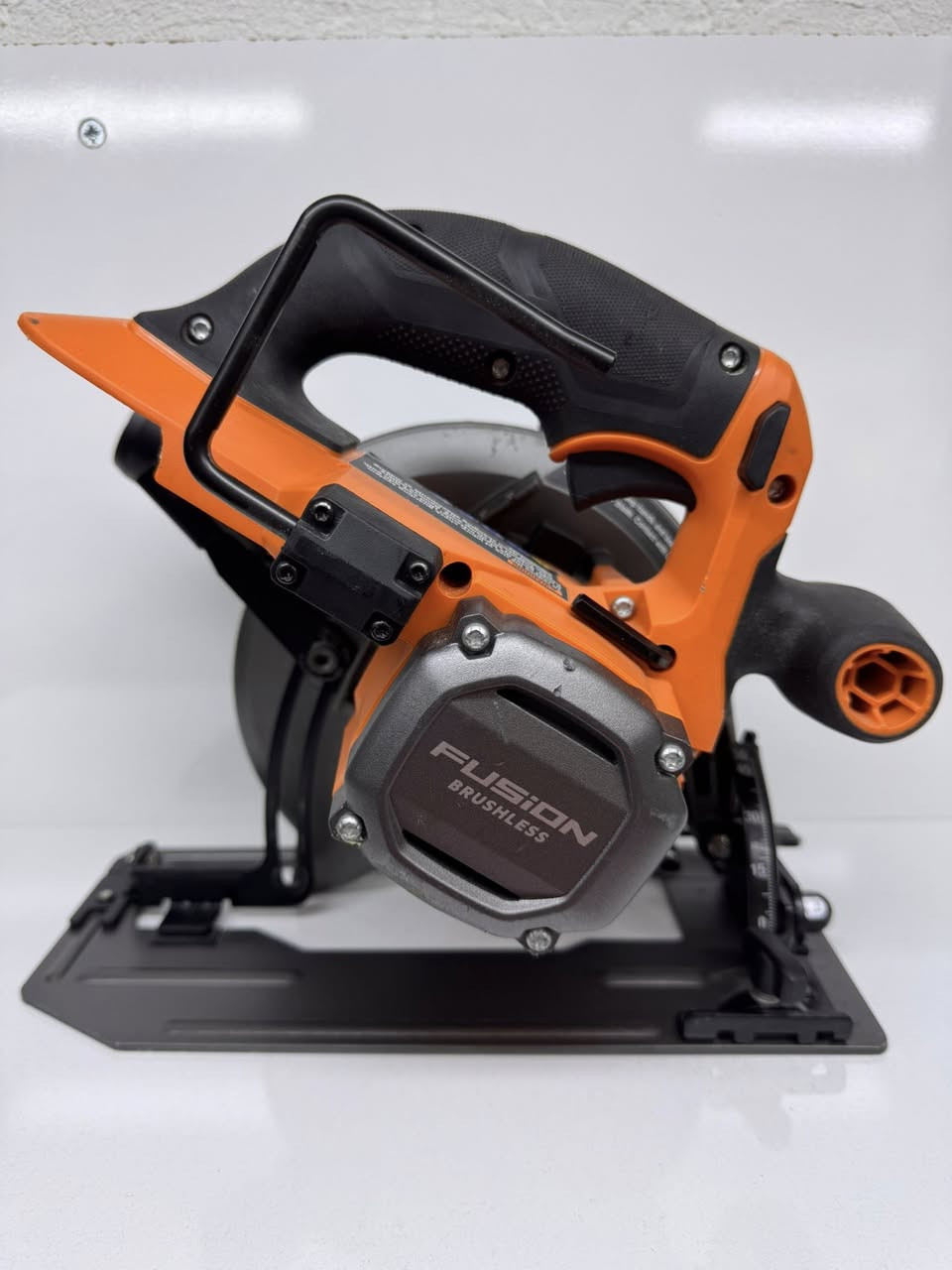 سلام عليكم اخوان 
رمضان مبارك عليكم 
منشار قرصي برشلز AEG و اوزيتو 
توصيل متوفر 
***********📞 واتساب
