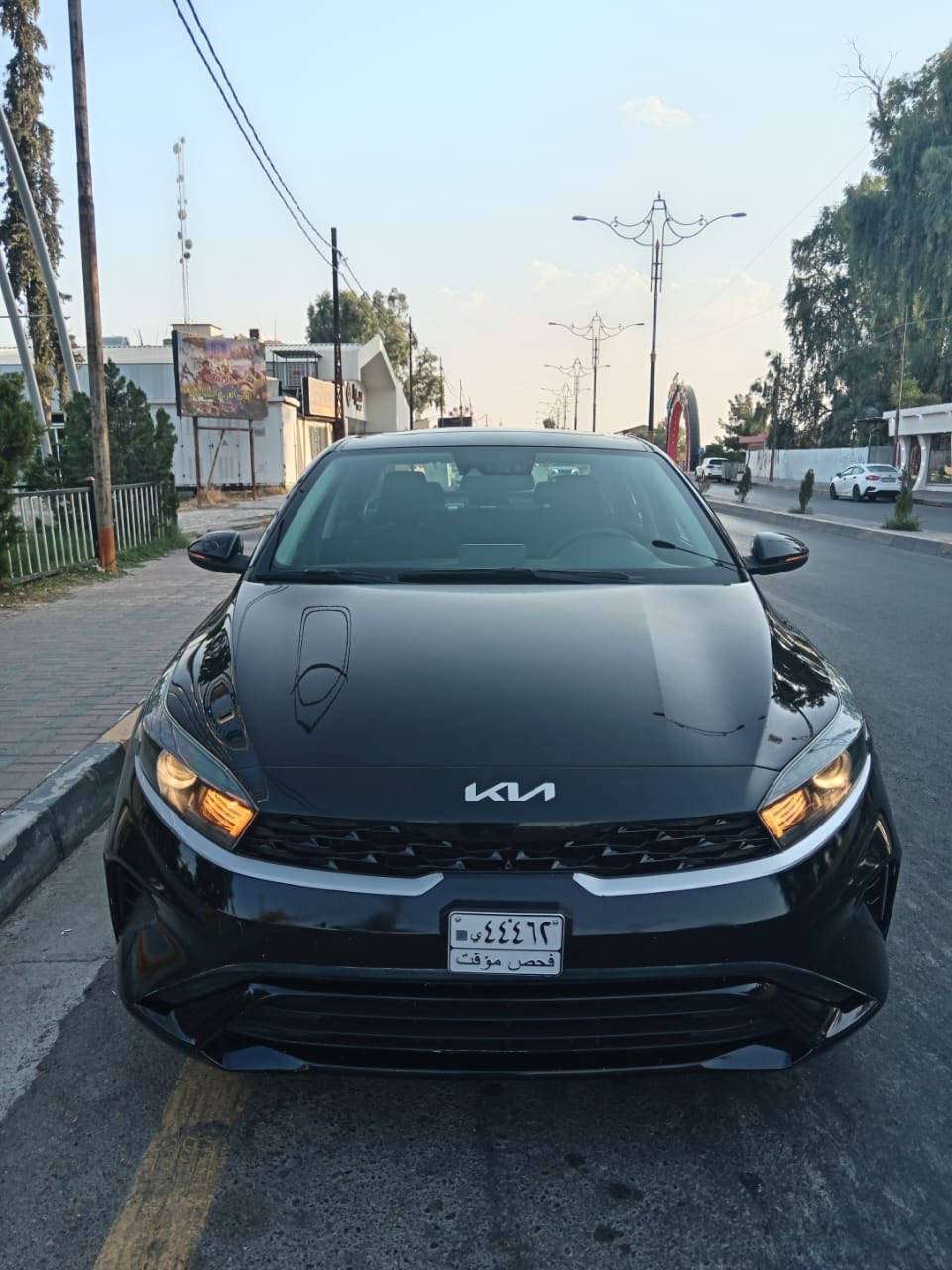 السلام عليكم:
كيا فورتي 2022
فول مواصفات عدا( بصمه)
-فتحه سقف
-كشنات امامي هيتر
-رادار امامي -جانبي-  خلفي 
-ماشيه55 الف مايل
-مرقم نينوى 
-سياره جاهزه بدون صبغ فقط صندوق مبدل نفس اللون 
والبونيد مفتوح وراجع نفسه وبيها كم مكان نصليح بارد 
باقي التفاصيل ع الرقم 
***********
