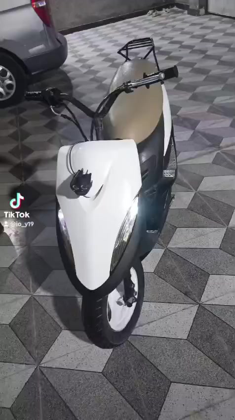 مكلف بل نشر.  السلام عليكم دراجه كامله كفراتها بس عينه ماكو كهربائيات كامله سلف وهندر من اول دقه تشتغل  550 بيها مجال مزوده 55 مكان لبصره زبير رقم 
***********
