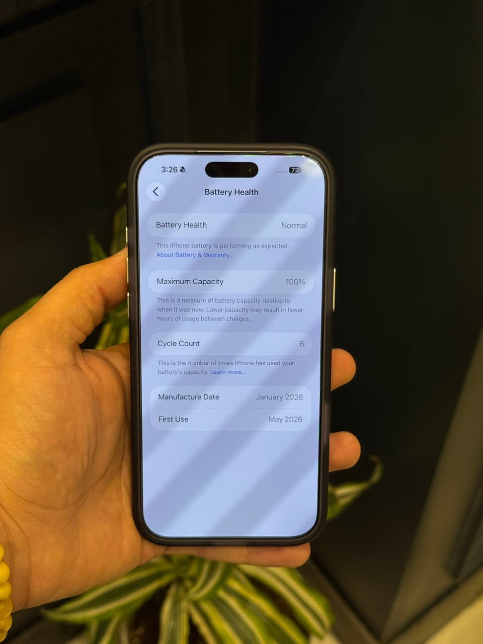 IPhone 17 pro max
الذاكرة : 512 
البطارية : 100، عدد دورات الشحن : 6 
الشريحة : سيمكارت 
اللون : ابيض 
 الضمان : اكيد بعده داخل الضمان فتحت كارتونته بشهر الخامس 

السعر 2,250,000

للتواصل : ***********

العنوان : بغداد
