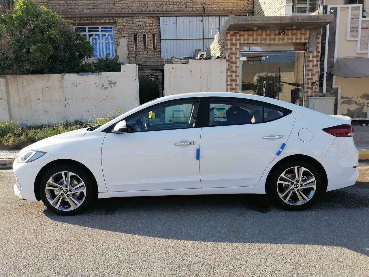 السلام عليكم الانتره ١٩ سوبر كفاله عامه رقم واسط الدولي سياره جديده معنه الكلمه وجاهزه من كلشي تغليف ارضيه وكشنات وصندوك بصمه فتحه كامره خلفي أمامي حساس خلفي أمامي تحكمات مري شفط تطبك ويه التقفيل ترحيب عند الاقتراب سياره فول للخير ماشيه ٩٥ كفاله شخط رصعه بارد فتح ماكو السعر ١٧٥ لاستفسار ***********
