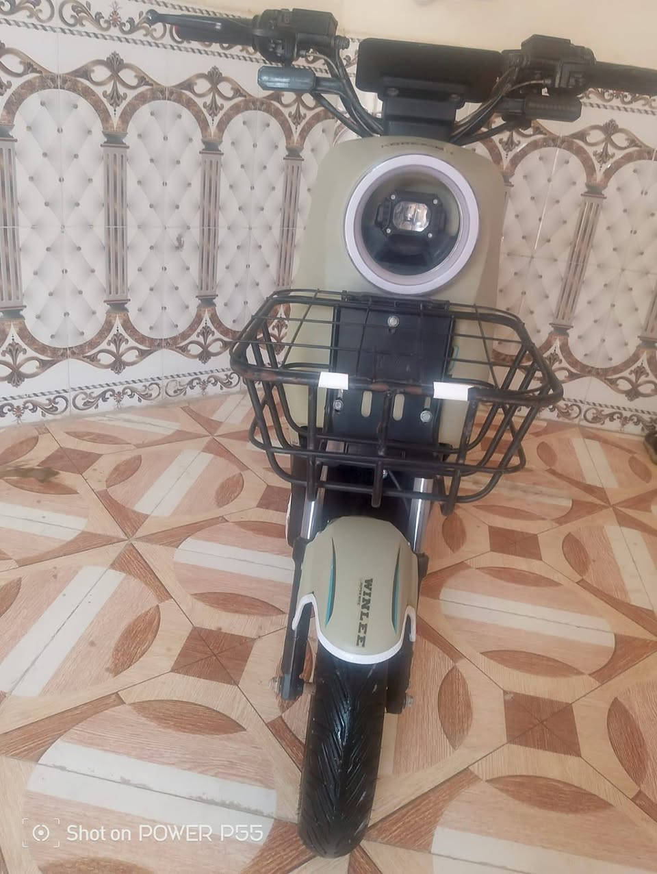 سلام و عليكم دراجه شحن ار 9 البيع مديل 2025 كلشي بيهه شقال مابيهه اي شي وبطارياتهه بعدهن بحيلن المكان البصره كرمه علي الرقم *********** السعر 350 وبيهه مجال

