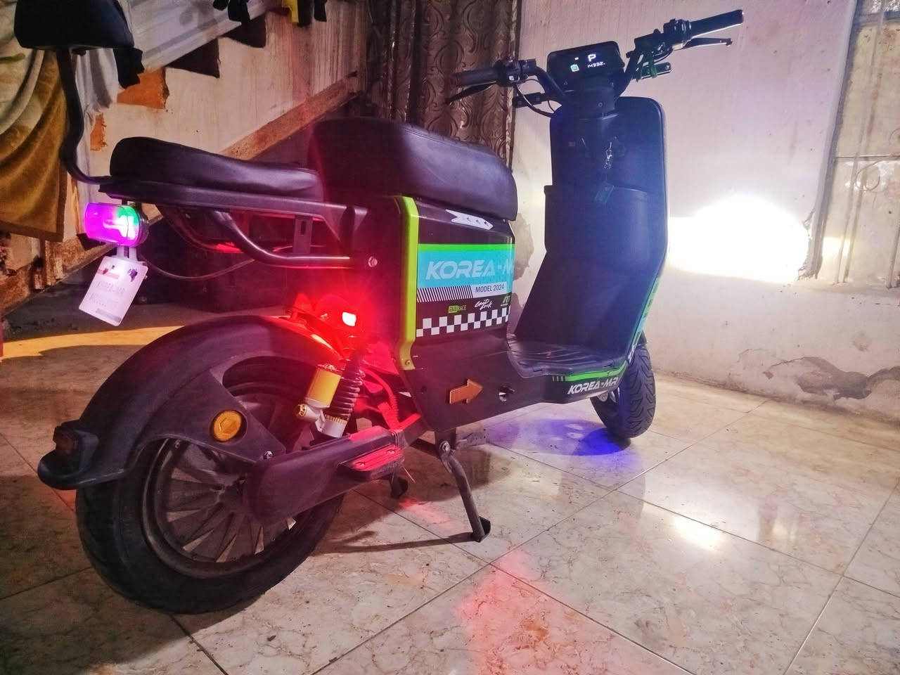 سلام عليكم دراجة شحن miDil R11 النوعيه الاصليه دراجة حلوة يحتاجلهه ترتيبات بسيطه بطاريات جديدة سعر 475 وبيهه مجال بسيط العنوان القبله /***********
