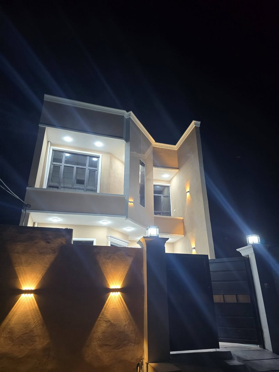 ⭕️دار للبيع بمساحة 130متر طابو زراعي⭕️
✅الموقع بهرز حي الشرطه قرب جامع الشكور
مقابيل حي القادسية ✅
✅بناء جديد درجه اولى ارضية 80×80 مطبخ جدران 90×30✅
✅التفاصيل الطابق الاول استقبال ومطبخ وصاله وحمام وغرفة نوم ✅
✅الطابق الثاني 2غرف نوم وصاله وحمام ✅
✅السعر خاص او الاتصال 👇🏼✅
☎️***********☎️
