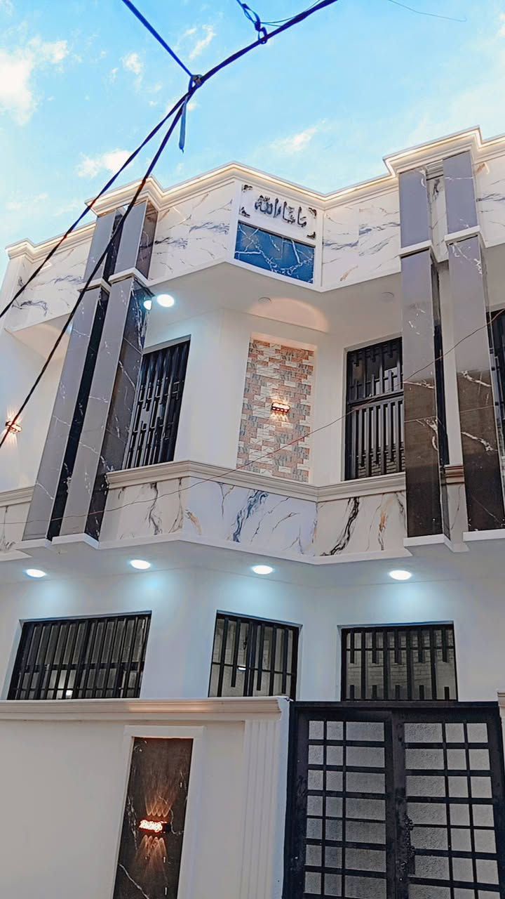 سلام عليكم دار للبيع جديده مساحه 100 متر مربع طابقين بناء طابوق رضيه مرمر درجه اولى درج مرمر بناء هندسي خدمات كامله مكمله سند 25 تحويل بسمك يبعد عن الامام 4 كيوو يبعد عن شارع العام 50متر عن شارع طوريج كربلاء عمود 131قرب مدينة الزائرين بيت تحفه الاتصال *********** واتساب
