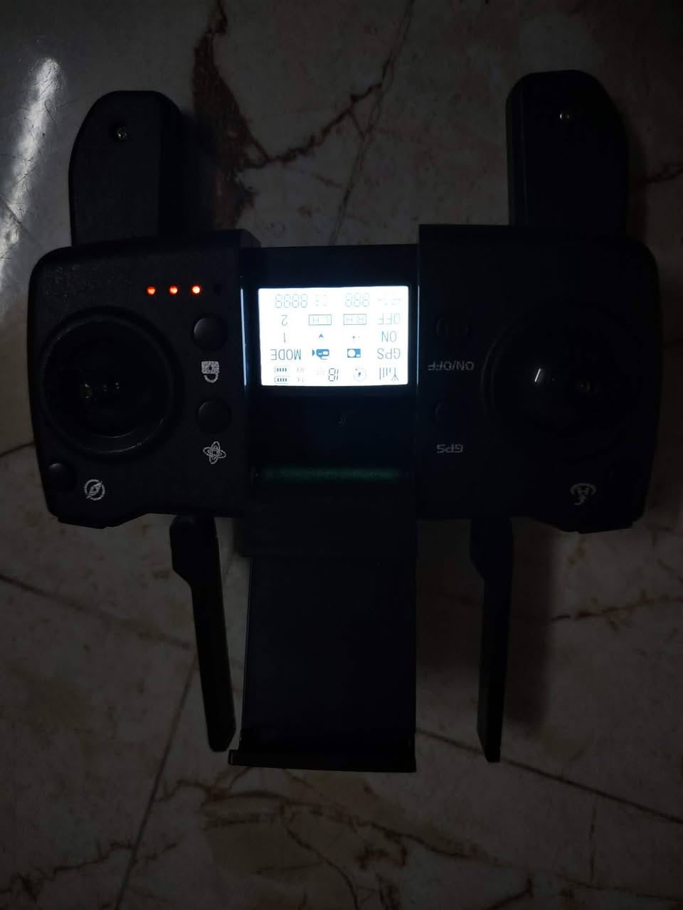 سلام عليكم اخوان عندي درون L900برو ماكس كبل اربع ساعات شتريتهة مشحونة مرة وحدا المواصفات محركات برجدس معة بطارية ومستشعر يجي فوكة يتركب مانع سطدام كامرة درون HD4Kكامرتين متحركة وبيهة وحدة جوة البعد2كيلو الرتفاع500متر الجوستك واي فاي شاشة شحن 38دقيقة يدوم معة 8ريش احتياط ولباقي معرف عن مواصفاتهة لان ماعرف بيهة حيل ادفع سعر عجبني ابيع العنوان موصل حي السماح ***********
