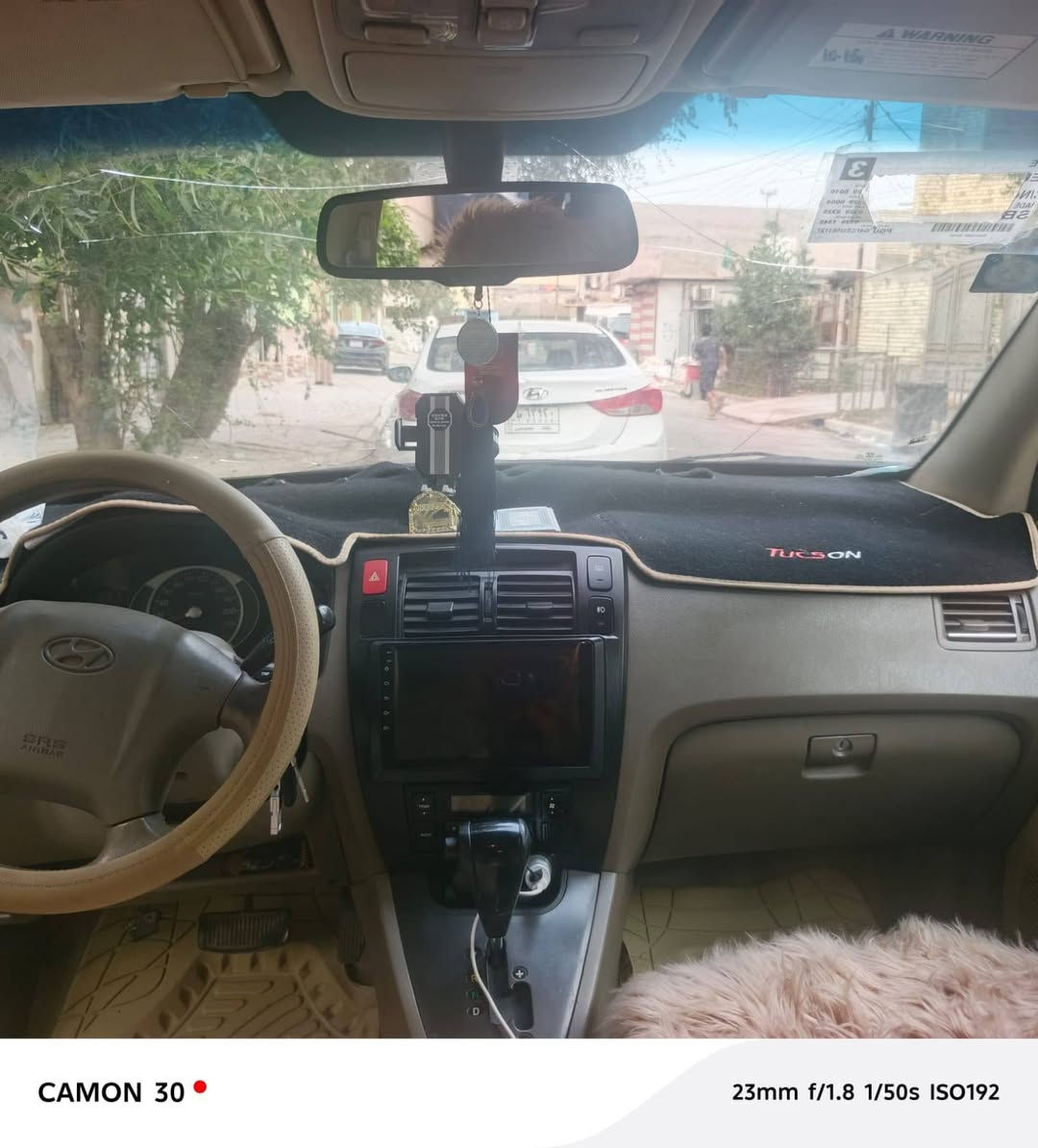 توسان 2009 لون ابيض خليجي مكينة 2400 اربعة سلندر مكفولة من الضربة والصبغ مكانهه بغداد جسر ديالى القديم السعر 120 رقم التلفون ***********
