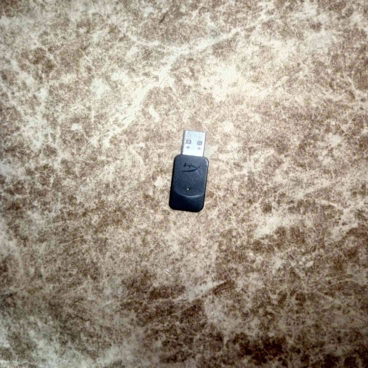 سماعة هايبر اكس كلاود الفا نسخه (Wireless) تشتغل عل: 
mobile . PlayStation 4. PlayStation 5. PS 

الشحنة الوحده تطول 300 ساعة يعني شهر تقريبآ نظيفه كلش مستخدم اسبوع ونص استخدام خفيف ملحقاتها جاهزه و الكارتون موجود لل شراء او الاستفسار خاص او واتساب ***********
