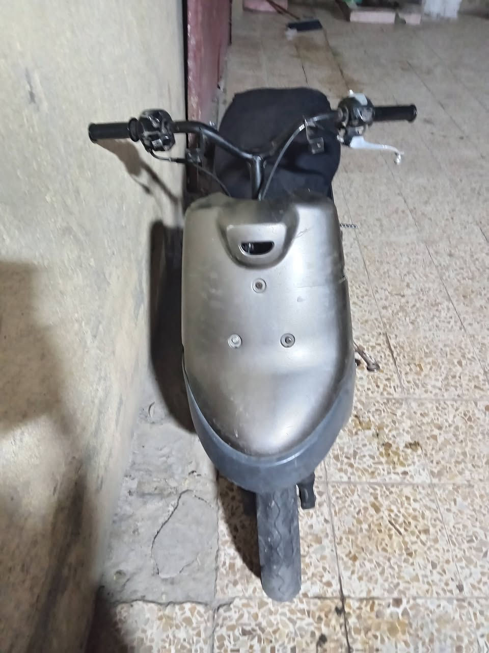 سلام عليكم شباب دراجه بطه  دراجه نضيفه عوزه قليل غراض وطلع تخبل دراجه البيع سعر 100 وبيهه مجال الاستفسار هاذ رقم ***********
