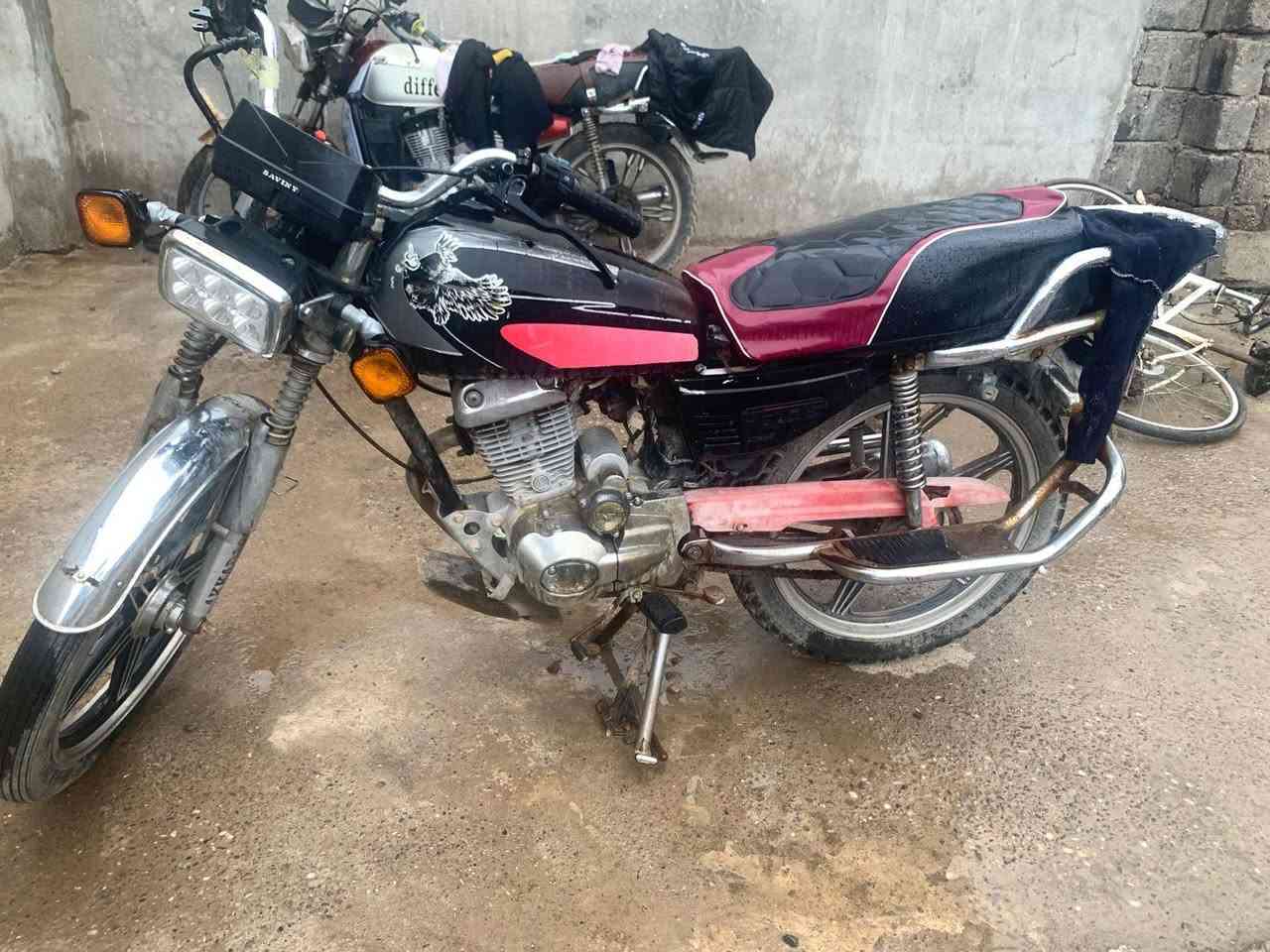 موطورجني للبيع شغال جاهز بس كهربائياتو يشتغلن بس السلف من يم الدكمه يربط السعر 190 بي مجال المكان الجدعه


**إذا كنت صاحب هذا الإعلان وتريد حذفه لأي سبب، رجاءا أرسل رسالة إلى الدعم الفني**