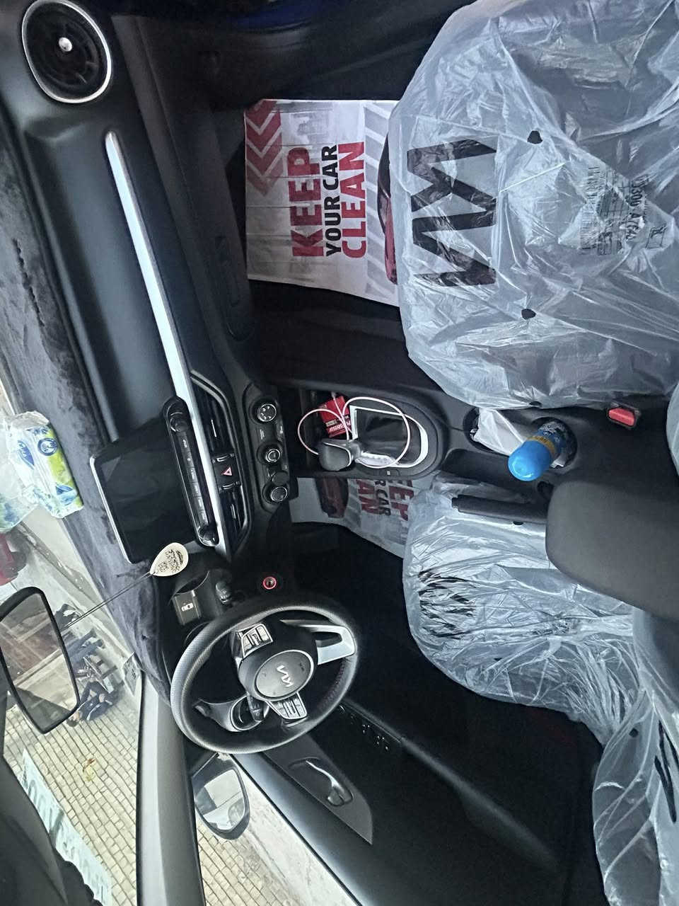 كيا فورتي وارد امريكي موديل ٢٤ ماشية ٢٨ الف
محرك 2000 
 مايل تتشغيل سويج
تحكم ستيرن
كامرة كار بلى
حساسات
رادار
مود ثلاث سرع
تدفئة تبريد 
ويل كروم
بدون تبديل اي قطعه
باردحافة نص باب  و الجاملغ 
العنوان بغداد المشتل/ حي المعلمين 
السعر ١٦٧ورقه
التواصل ***********
