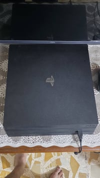 ps4 pro مهكر ذاكره واحد تيره للبيع اخو الجديد لوك ستيكر مع جويستك واحد...