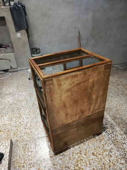 السلام عليكم قفص معروض للبيع40 وبي مجال ***********
