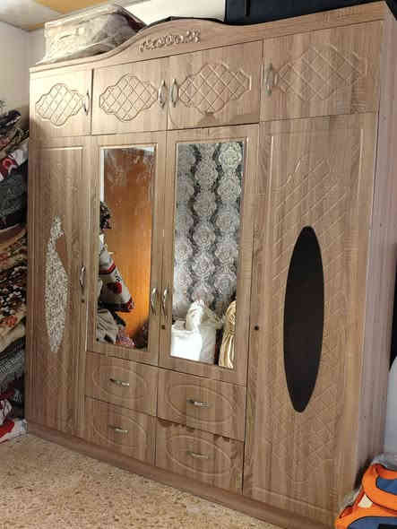 للبيع غرفة صنع تركي مكان نجف الاشرف سعر 150و بيها مجال ***********
