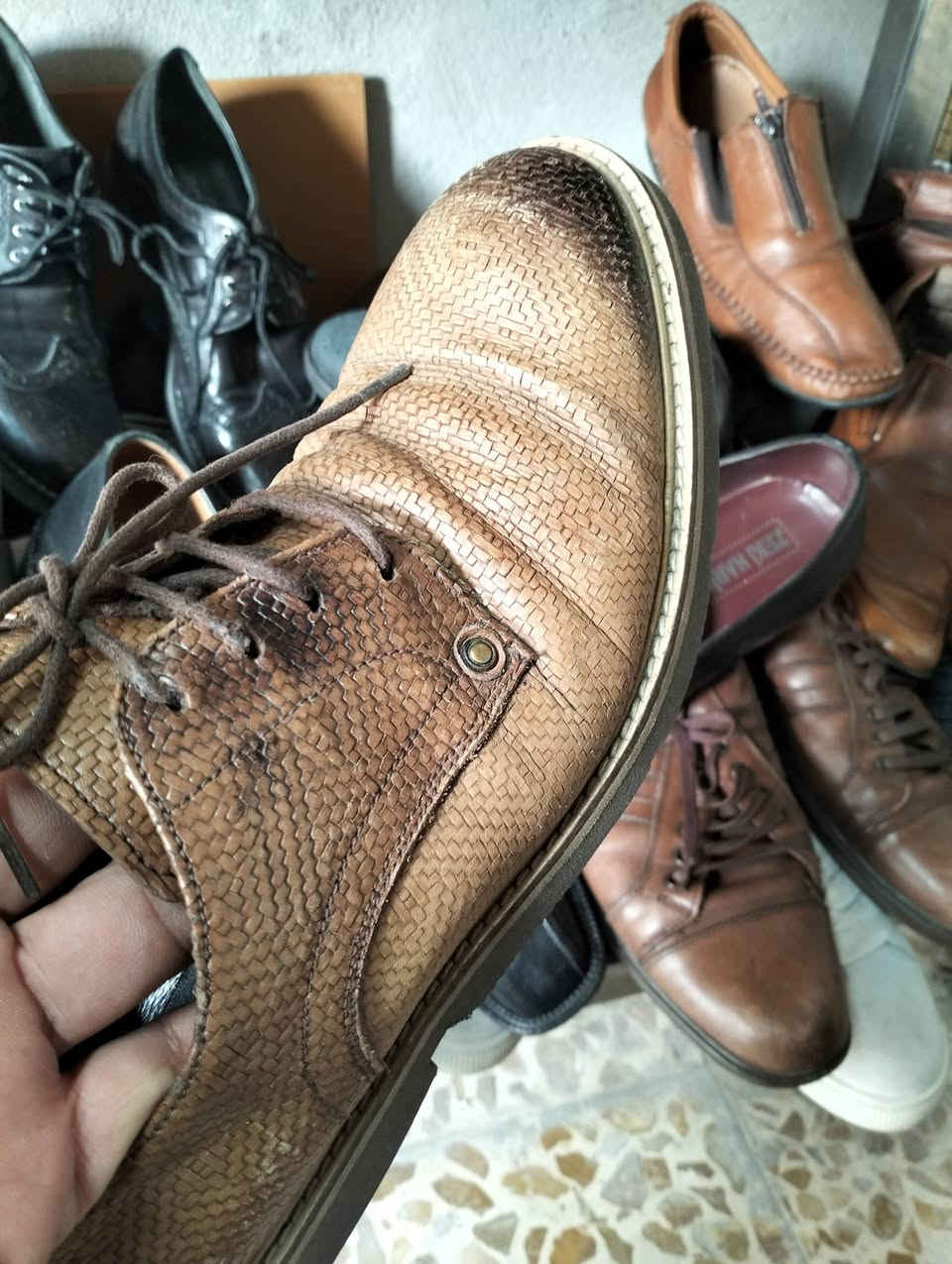 بإله احذيه رسمي اصلي في الموصل حي التحرير مقابل جامع ال البيت بل فرع اي استفسار على وات ساب أو مازنجر أو على هذا الرقم ***********
