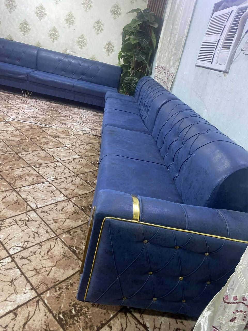 ديوان 22 نفر نضيف بدون ضرر 550 وبي مجال المكان الكاظمية يوجد توصيل ***********
