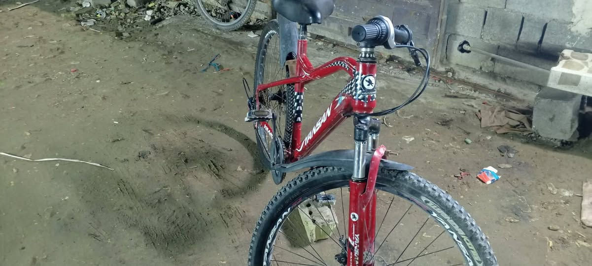 گير و عگرب جديد
تاير خلفي جديد
بريك خلفي جديد
بريكات نوع بنزات
البايسكل حالته ممتازة نظافة 80٪
الحجم : 26
النوع : جبلي
الصناعة : ياباني بالة
اللون احمر مطعم ابيض و اسود
نقص ستان فقط 
الرقم : ***********
سعره :70 الف و بي مجال بسيط حگ الجية
العنون : بغداد/ الرشاد بغداد, العراق
