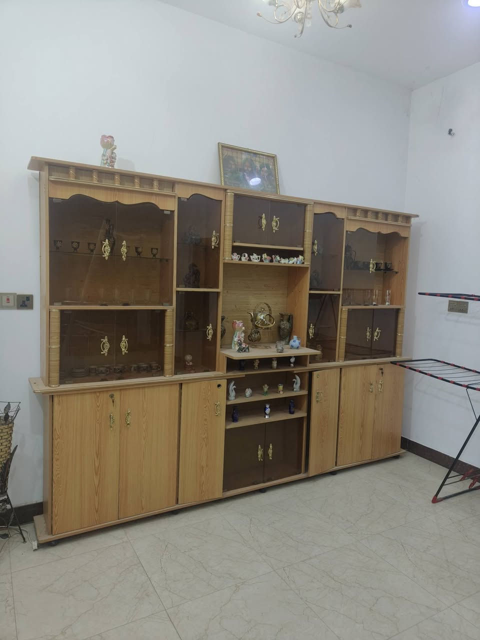 معرض للبيع كما موضح بالصورة 
السعر خاص او الاتصال على الرقم ***********
عرضه 3 امتار 
سوق الشيوخ الحي العسكري
