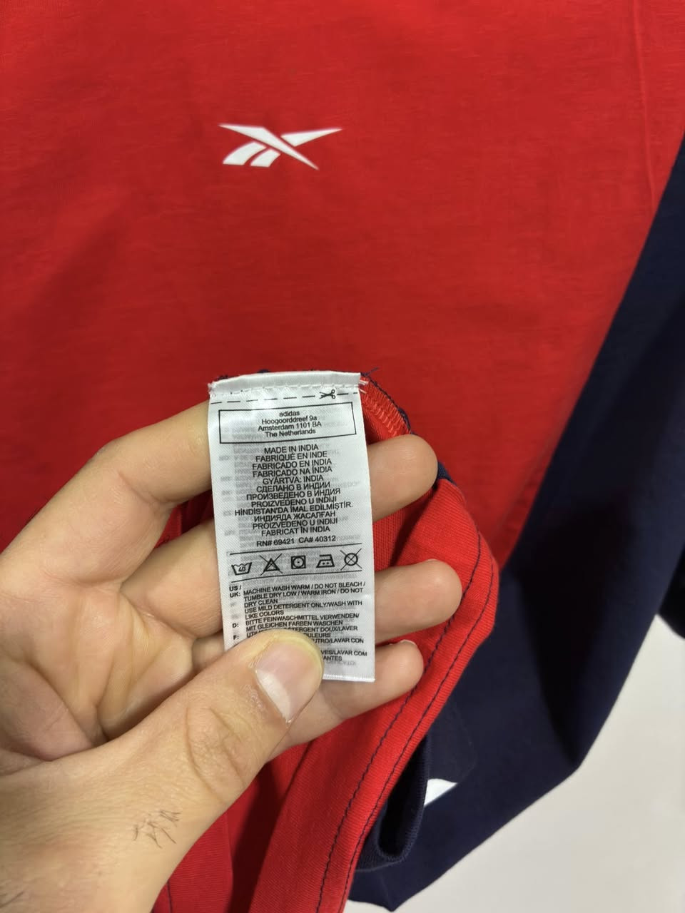 ريبوك 

قياس / L

غير مستخدم

خامته ناعم ليغرا


**إذا كنت صاحب هذا الإعلان وتريد حذفه لأي سبب، رجاءا أرسل رسالة إلى الدعم الفني**