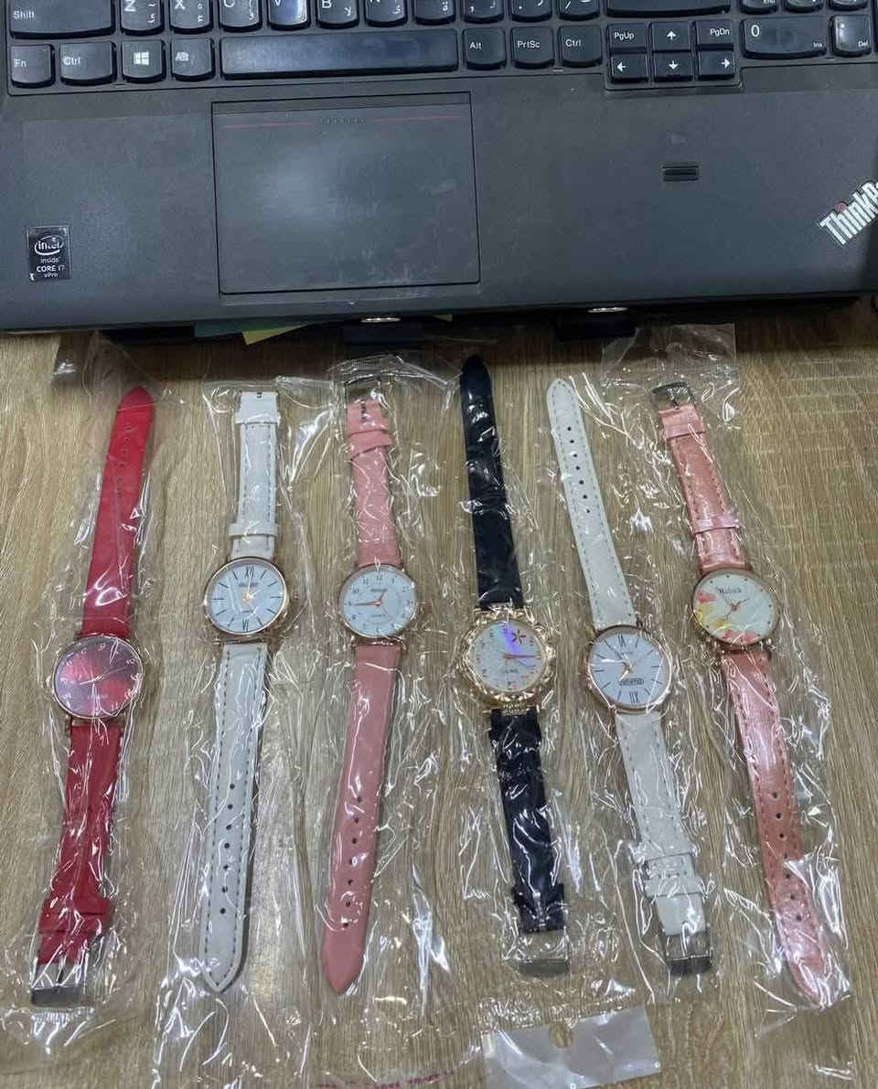 كماليات الأنيق الأسعار بلاش يا بلاش فقط الفين ونص ب ٢٥٠٠ ساعات نسائية رجاليه قمة الروعة والجمال عيد المعلم عيد المعلمه يتوفر علب هديه بأسعار مناسبة بابل محاويل ناحية الإمام مرقد الأمام محمد بن الحسن الاسمر ع جمله اكووو ***********
