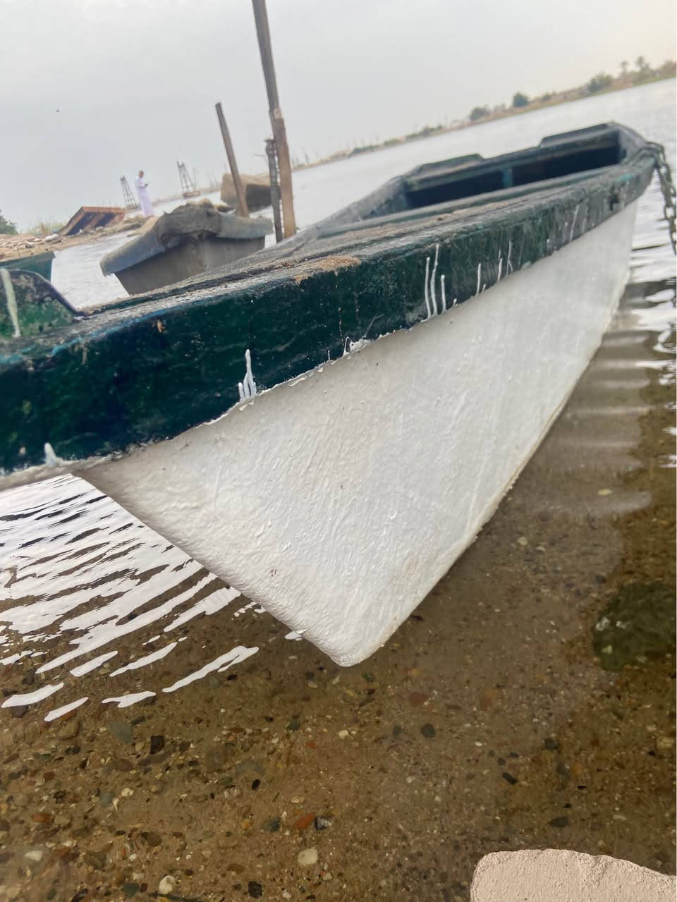 سلام عليكم اخوان زورق جاهز مجهز ما نقصه شي تاخذه اتلف راسك وتنام الله وكيلك توه امعمره وصبغ جديد ويا مكينه ام 15 ماليز محرك راقي وما يتعبك الله وكيلك مكينه تاخذه تندعيلي مكاني الجزيره شط العرب  رقم الهاتف الاستفسار …***********متواجد واتساب  وبل خدمه الي يجي كل الها بيه تحياتي للجميع …… السعر  مليون 250 البصرة, العراق
