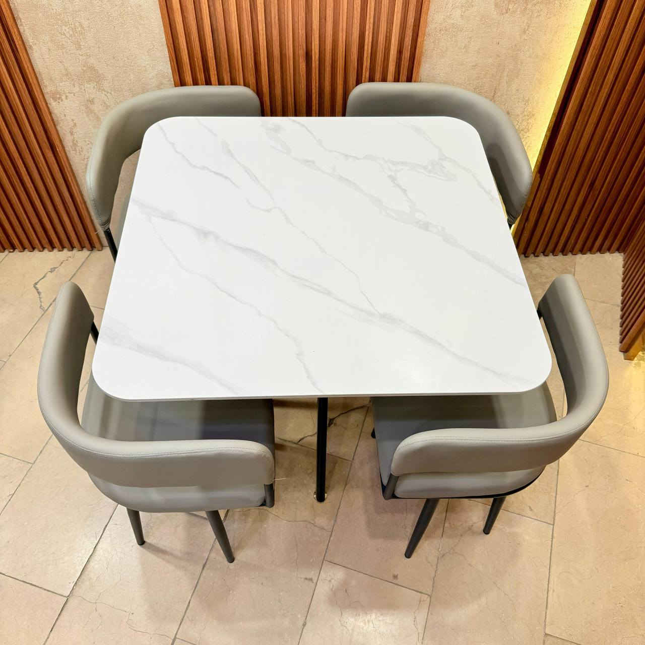 ميز طعام 4 كرسي سطح رخام مزجج 
قياس الطاوله 90 *90 سم مربع 
كراسي هيكل حديد دوشمه جلد 
يتحمل اوزان ثقيلة
#ميز_طعام #اثاث #اثاث_منزلي #ميز #كرسي


**إذا كنت صاحب هذا الإعلان وتريد حذفه لأي سبب، رجاءا أرسل رسالة إلى الدعم الفني**