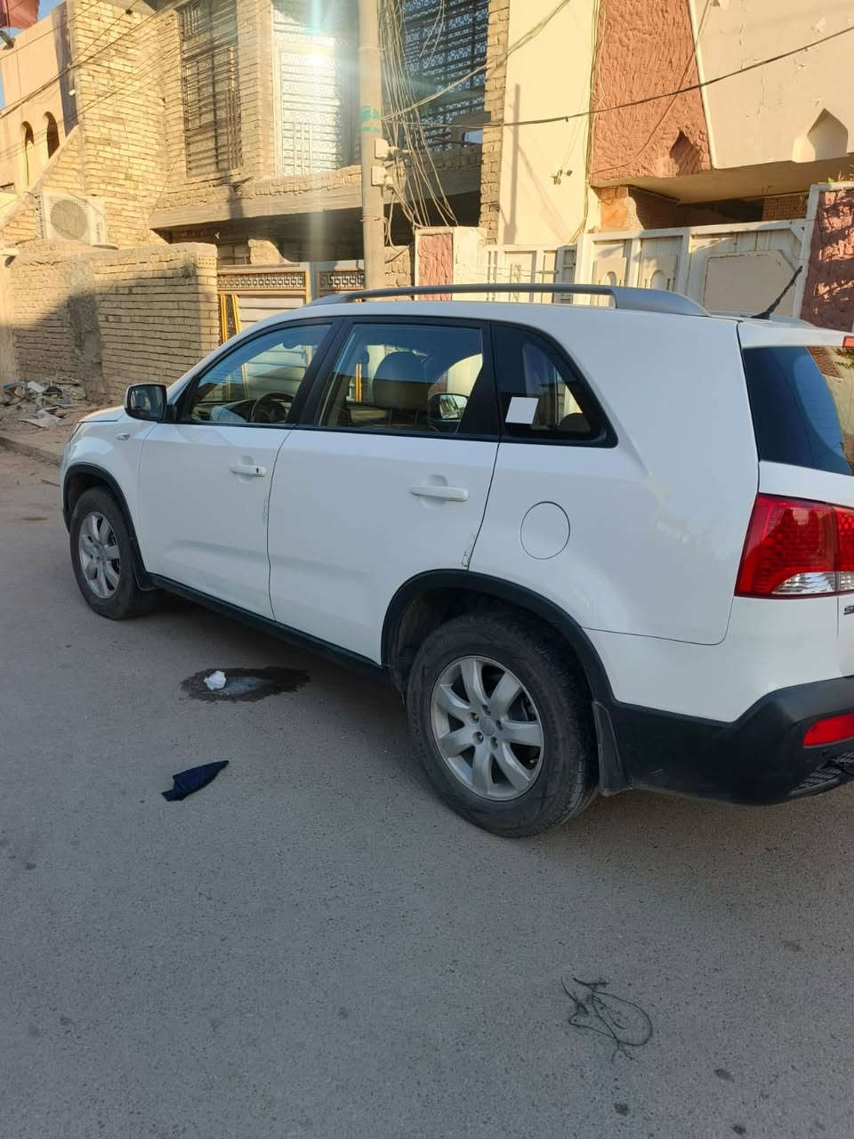 السلام عليكم من رخصه الادمن كيه سورنتو موديل 2011 خليجي بدون صبغ مكينه كير حداديه صدر تخم تاير تبريد ثلج محرك 4سلندر 2400 رقم بغداد باسمي 7راكب السعر 140 وبيه مجال ***********
