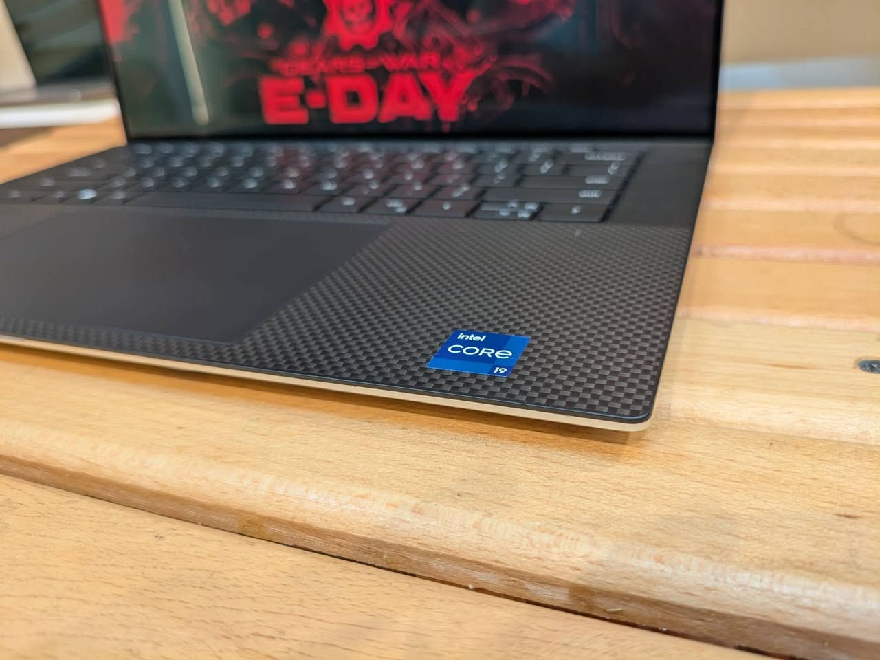 فئة الxps هي أفضل فئة تجمع بين الديزاين الشيك الخفيف جدا مع البروسيسور القوي مع الكارت الچيفورس 
🚨
💻⚙️ Dell XPS 15 9510 | أيقونة Dell الـ Premium
⚙️ المواصفات:
💻 Processor: Intel Core i9-11900H – Gen 11
⚙️ RAM: 16GB DDR4
🚀 Storage: 512GB SSD NVMe
🎮 Graphics: NVIDIA GeForce RTX 3050 Ti – 4GB GDDR6
🖥️ Display: 15.6" 4K UHD+ – 3456×2160
⌨️ Keyboard: Backlit Keyboard
🔊 Audio: Waves NX 3D Audio
📡 Connectivity: Wi-Fi 6 + Bluetooth 5.1
💿 OS: Windows 11
⚖️ Weight: 2 Kg
🔥 ليه الجهاز ده مميز؟
✔ سلسلة XPS تعتبر أعلى فئة من Dell في التصميم والخامات
✔ شاشة 4K بحواف InfinityEdge رفيعة جدًا وتجربة مشاهدة مبهرة
✔ معالج i9 مع RTX 3050 Ti مناسب للمونتاج، الجرافيك، البرمجة، وصناعة المحتوى
✔ جسم معدن Premium بتصميم Ultra Slim وشكل يخطف العين
✔ سماعات Waves NX 3D تقدم تجربة صوت احترافية
✔ مناسب للمهندسين، المصممين، وصناع المحتوى وكل اللي بيدور على جهاز يجمع الفخامة مع الأداء
📍 تفاصيل الشراء:
🚚 شحن لجميع المحافظات
🛡️ ضمان 6 شهور: أول شهر استبدال ضد أي عيوب صناعة + 5 شهور دعم فني مجاني للسوفت وير والهارد وير
📞 للتواصل: 01017221284
#Dell #XPS15 #XPS9510 #RTX3050Ti #4K #PremiumLaptop #ContentCreator #Engineering #LaptopDeals #Dell


**إذا كنت صاحب هذا الإعلان وتريد حذفه لأي سبب، رجاءا أرسل رسالة إلى الدعم الفني**