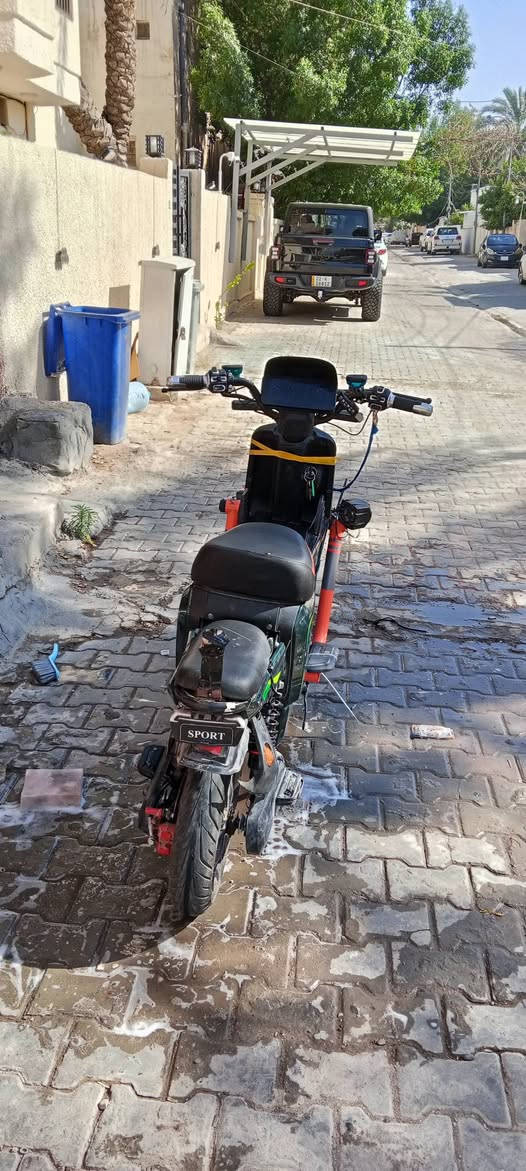 سلام عليكم دراجه شحن نوع X900ام  الصندوك مواصفاتها خمس بطاريات وضعيه جيده اربع نمر مثبت سرعه نضام Rرجوع للخلف ونضام Pرجوع للخلف هورن اضويه كلها شغاله سماعات دي جي اثنين بيها البريكات قويه شاشه شغاله بس الكفر الامامي مكسور تبديله بلزايد 15 دراجه كلشي مابيها مصالي شهرين من مشتريها المبلغ المطلوب 425وبيها مجال وحطك على راسي المكان بغداد الاعضميه قرب المقبره الملكيه


**إذا كنت صاحب هذا الإعلان وتريد حذفه لأي سبب، رجاءا أرسل رسالة إلى الدعم الفني**