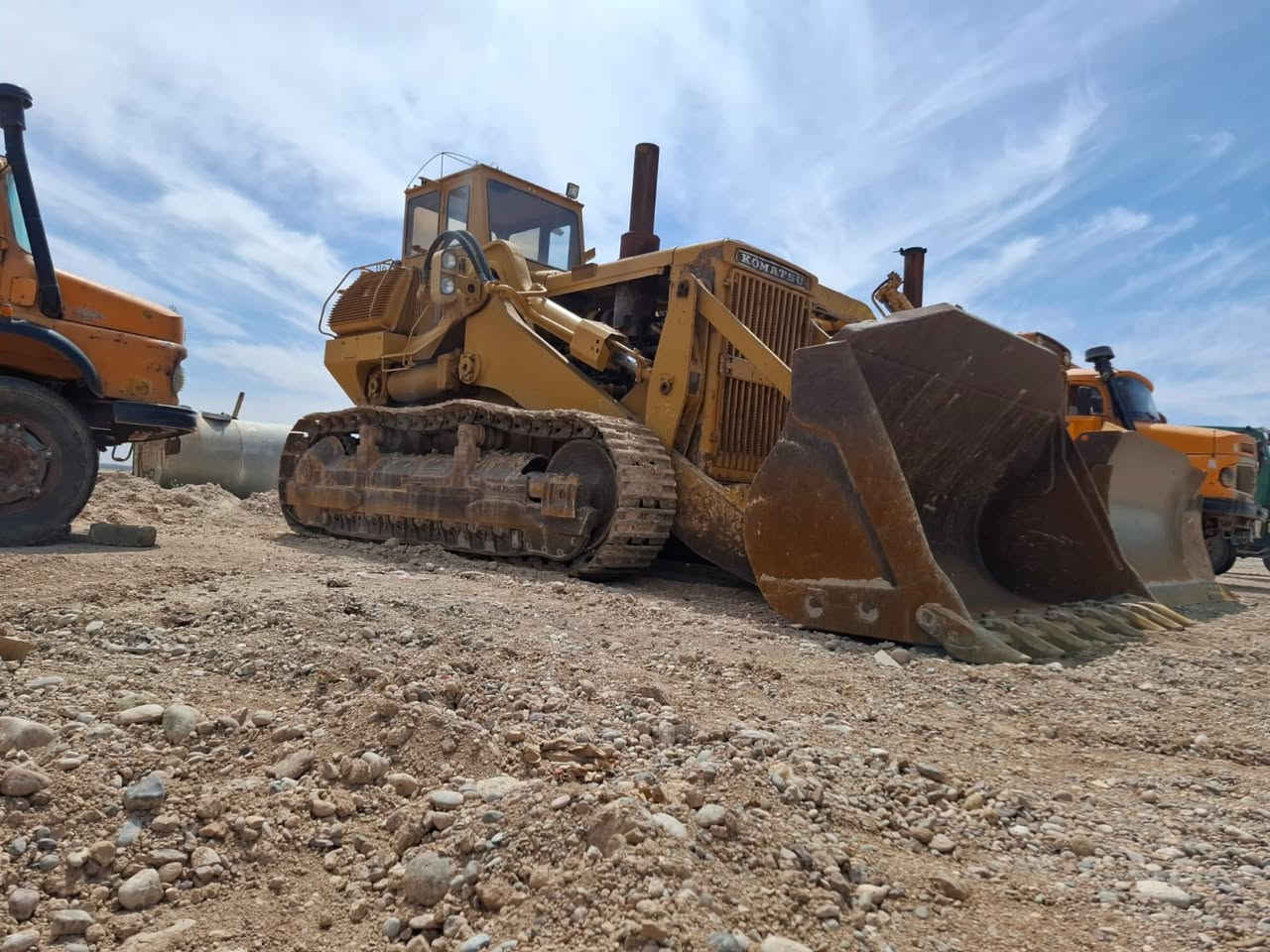 السلام عليكم
للبيع شفل كوماتسو D155S 
رقم سنوية نينوى جديد كوبون كاز 
الى سنه 2031 شرط التحويل ثاني يوم 
محرك سنتدر كير اكسل دشالي صفحه كله  شركة 
 رولات ويالة زناجيل  بحاله ممتازه شفل ما يعوزه مصرف دينار كبل للعمل وتراي الشفل عمل يومين 
لمعرفه التفاصيل اكثر ولسعر الاتصال عل ارقام التاليه وبيك خير وتدلل العنوان موصل 
 ***********   
***********

