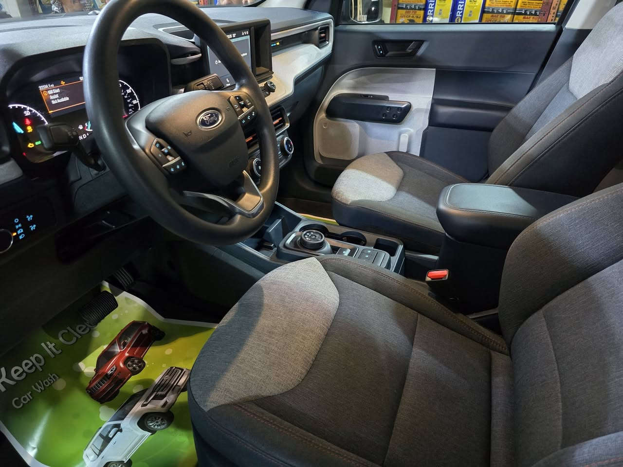 السلام عليكم 
مافريك هايبرد XLT 2042 
ضرر جاملغ أمامي وبنيد
بدون رقم 16.800$
***********
