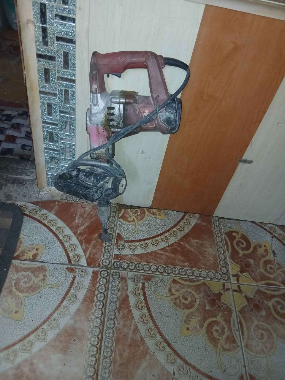 دريل تفليش نوعية كويل للبيع وكوسرة حيطان ام٣ حجرات شغاله بس الحجرات مايفترن 
 والكوسره نوعيتها تام
السعر ثنينهن ١٠٠ وبيهن مجال بصره الاصمعي الجديد البصرة, العراق


**إذا كنت صاحب هذا الإعلان وتريد حذفه لأي سبب، رجاءا أرسل رسالة إلى الدعم الفني**