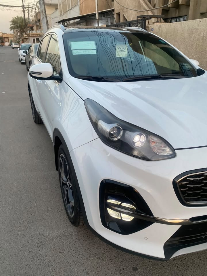 السلام عليكم اسبورتج جيتي لاين فول مواصفات جديده موديل ٢٠٢١ ماشيه ٤٧ الف السيارة مكفوله من كلشي سعرها ٢١٥$ السيارة بأسمنه مكانها شارع فلسطين ***********
