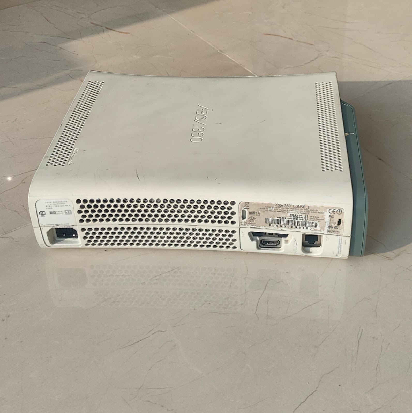 السلام عليكم. ايكس بوكس 360.ياتي معا يدتين وكآمل ملحقاته
ملاحظه. عدد الألعاب( 74). للتواصل ***********
