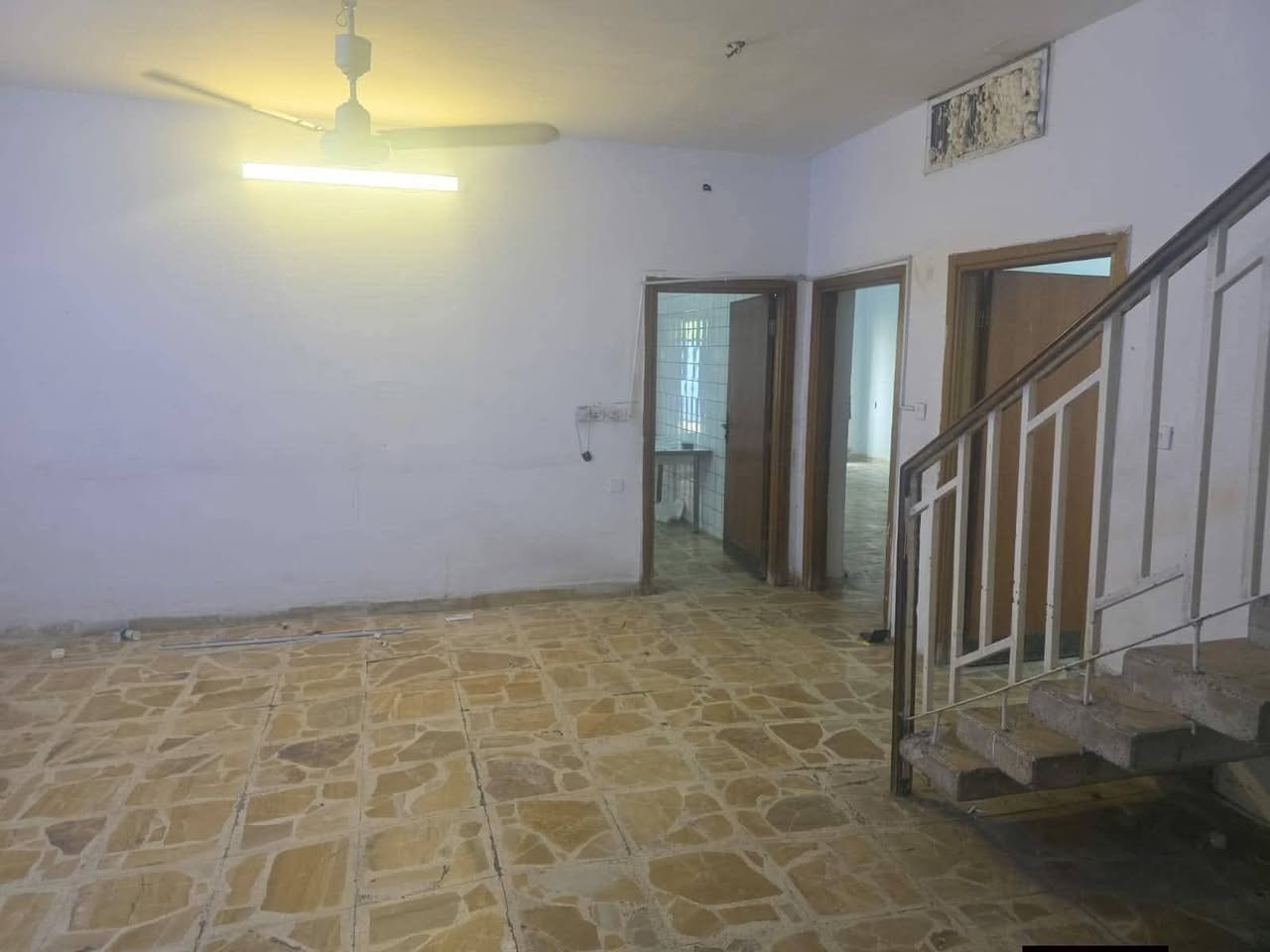 ايجارات سيديه. 1بيت موثث ٥٠ متر غرفتين وصاله ومطبخ وصحيات ٨٥٠.  2بيت موثث غرفتين وصاله ومطبخ وصحيات وكراج ٨٠٠.  3 مشتمل ارضى معزول غرفتين وصاله ومطبخ وصحيات وكراج ٧٥٠.  4طابق اول ٢٠٠ متر غرفتين وصالة ومطبخ وصحيات ٥٥٠. 5.شقه ارضيه ثلاثه نوم واستقبال وهول مطبخ وصحيات وكراج وحديقه ٦٠٠.  6شقه ارضيه غرفتين وصاله ومطبخ وصحيات وكراج وحديقه ٥٠٠.  7 شقه غرفتين واستقبال ومطبخ وصحيات ٥٥٠ طابق اول. 8 شقه طابق اول قرب التجاري غرفتين وصاله ومطبخ وصحيات ٦٠٠.  ترهم 9 بيت ١٠٠ متر قرب جسر الجادريه غرفتين وصاله ومطبخ وصحيات ٨٥٠.   10.شقه ارضيه ترهم طلاب عزاب ٥٠٠ غرفه وصاله ومطبخ وصحيات. 11.شقه غرفه كبيره اسويت ومطبخ موثث ٤٠٠ طابق اول. 12شقه غرفه وصاله ومطبخ وصحيات طابق اول ٣٥٠. 13 بيت ثلاثه طوابق ثلاثه نوم واستقبال وهول مطبخ وصحيات وكراج كفائات السيديه ٥٥٠. 4  1مشتمل ٥٠ متر غرفتين وصاله ومطبخ وصحيات ٥٠٠ جديد كفائات السيديه. 15.بيت شهداء السيديه ثلاثه نوم زيرو. ٥٥٠.   16بيت ثلاثه نوم واستقبال وهول اعلام. ٧٠٠.  17بيت ٤ نوم وكراج وحديقه ٨٠٠.اعلام شباب. 18مشتمل غرفه وصاله ومطبخ وصحيات ٣٥٠.بياع. 19مشتمل غرفه وصاله ومطبخ وصحيات ٤٠٠ شباب اعلام. 20.شقه ارضيه ثلاثه نوم واستقبال وهول مطبخ وصحيات وكراج وحديقه ٦٠٠.اعلام.  للاستفسار ***********

