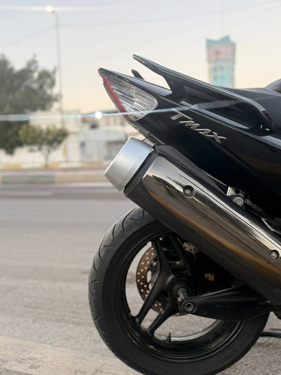 TMAX 2011
يا الله سلام عليكم
دراجه تي ماكس 2011 
الون اسود كفاله
نازله من معرض محلات كلشي وكلاشي للتجارة العامة قبل فتره الدراجه جديده كلش ضالمتها الصور 
ماشيه 40 الف 
سويجين برغي نقص ما بيها الدراجه تجنن
ومكفوله كفاله من مكينه ومن كفر شرط قطره صبغ مبيها
مكاني بغداد الامين الثانيه
الاستفسار ***********
