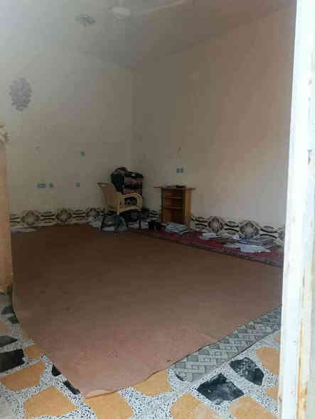 السلام عليكم بيت للبيع المساحه 200.
.
يحتوي على صاله مطبخ واستقبال وغرفه وحمام داخلي وصحيات خارجيه 

نوع العقار اصلاح زراعي  

الموقع الحمزه الغربي حي العسكري قرب كاع الفوازين 

السعر 18  رقم الهاتف ***********
