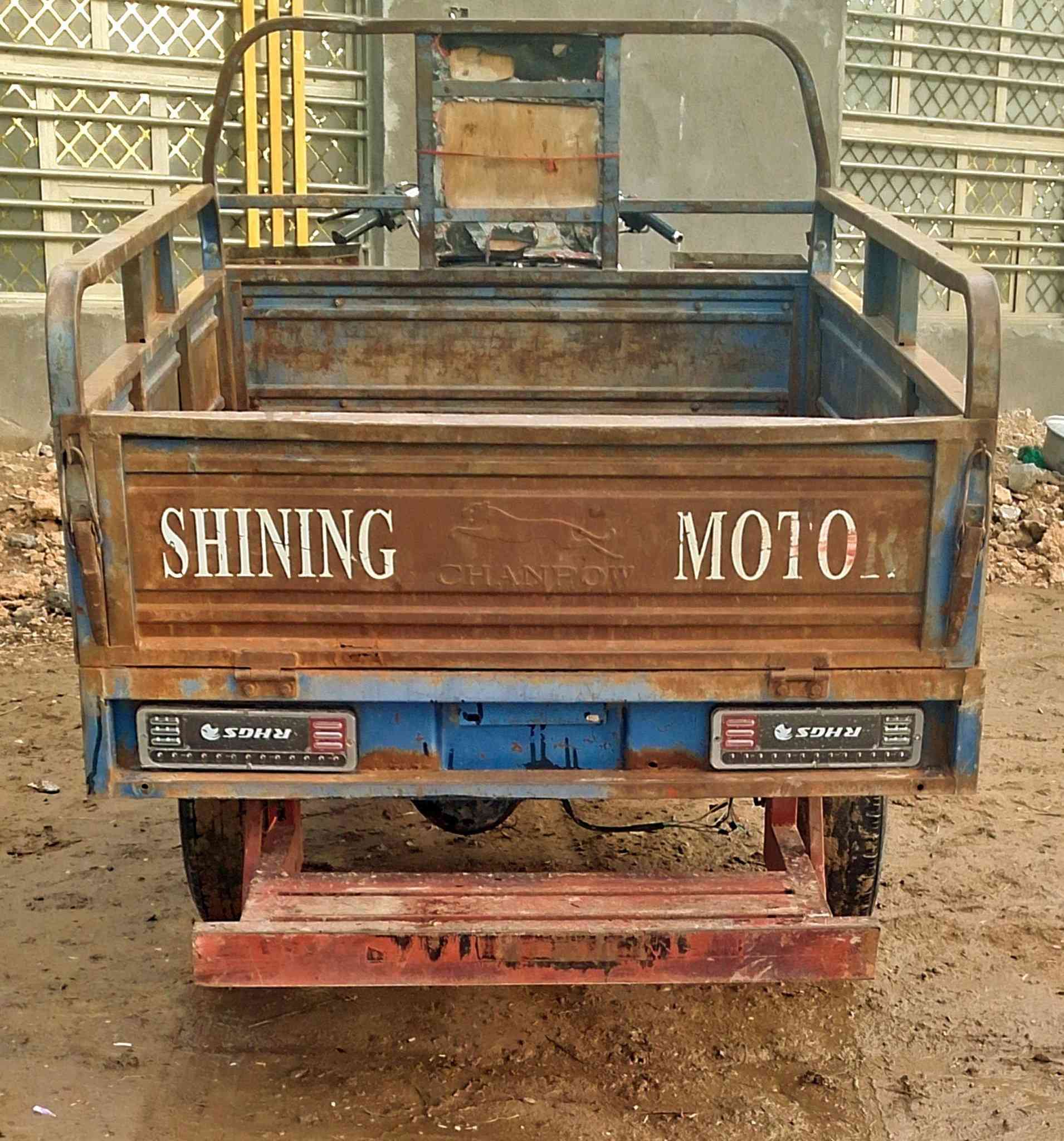 سلام عليكم ستوته لبيع 2017 وراق اصولي مكفواله من ركبه وشاصي شوفت عينك ستوته مكاني  بابل محاويل سعره 1150.  وبيه مجال قليل حك جيه خاص مفتوح  ***********
