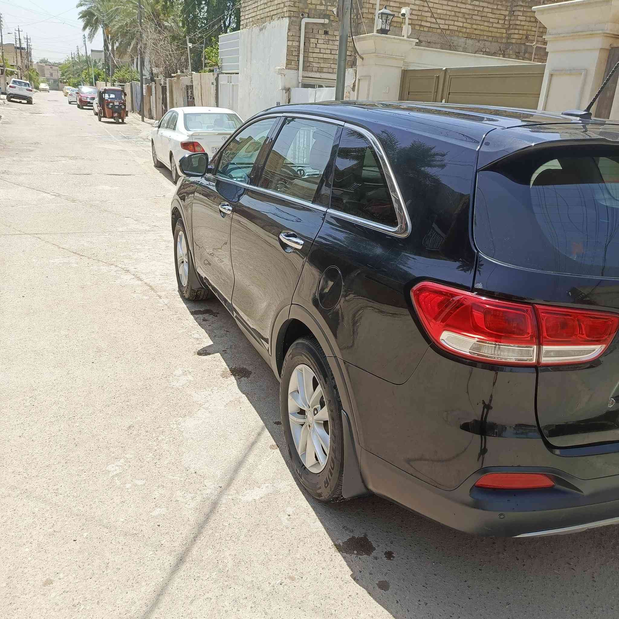 السلام عليكم ....
سورينتو موديل ٢٠١٨ وارد امريكي  للبيع ...السيارة باسمي ورقمها بغداد.
محرك السيارة بي صرف دهن .. صدر السيارة جيد والدواخل نظيفة جدا...الحادث الامامي والخلفي بسيط ولايوجد فيها أي تبديل وما طاك بيها اي واحد من الايرباكات وصور الحادث مرفقة مع المنشور وكذلك السونار.
5 راكب المحرك 4 سلندر جي دي اي
السعر المطلوب 135 ورقة $.
العنوان بغداد شهداء البياع .
تليفون *********** ابو محمد.
