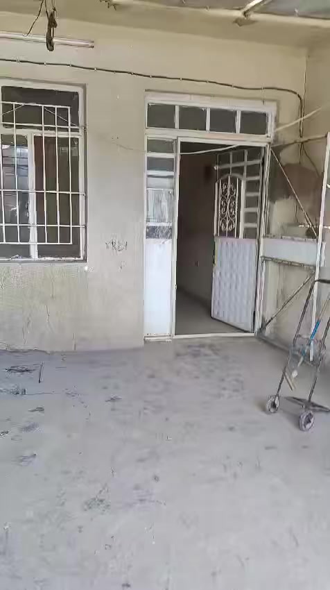 سلام عليكم    مشتمل 90 متر لامن وطني غريب شارع كلش   نستقبل جميع العروض لاستفسار مكتب النسيم العقار ***********
