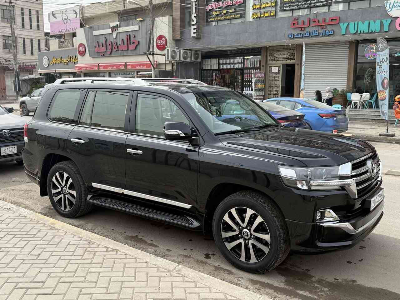 السلام عليكم
لاند كروزر 2019
فول مواصفات 
بصمة تشغيل عن بعد 
فتحت سقف 
مري كهربائية
كشنات تدفئة تبريد
ويل كب بلادي
كراسي كهربائية
ومعروفة مواصفاتهة الباقية 
السيارة مكفولة گشر ومكينة وكير 
لا صبغ ولا حادث ولا تبديل 
بيهة بس بالجنطة اصبعين تكحيل كارت جوة العلامة مال تيوتة 
السعر 540 وبيهة مجال للطيبين 
للاستفسار على الرقم ***********
