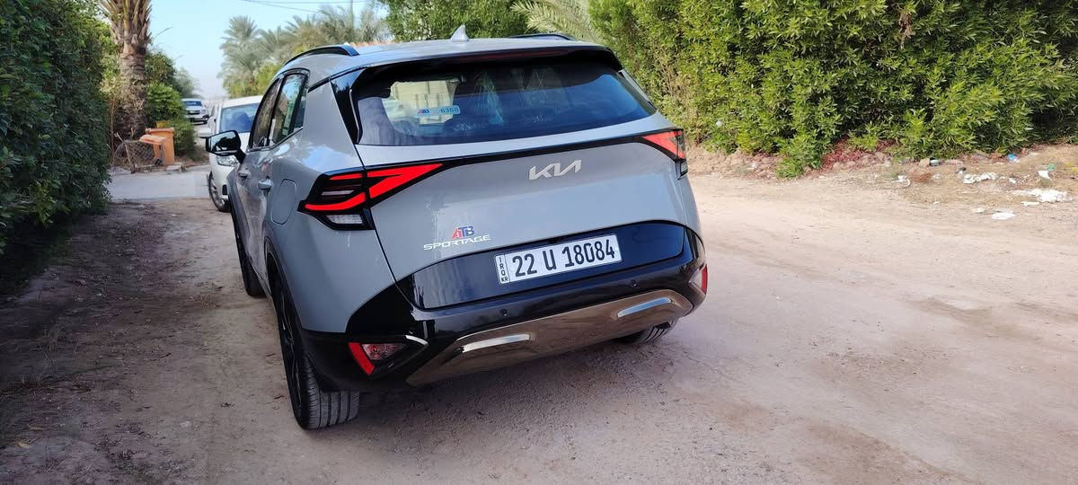 للبيع كيا سورتاج اسمنتي خليجي وكاله نيم
بلاك ادشن وكالة زيرو
ماشيه حاليا ٥الف فقط
ذيموديل ٢٠٢٥
فول مواصفات
نقاط عمياء
حساسات اماميه وخلفية
كشن تدفئة
داخل لونين أخضر زيتوني وكنتارة 
استيرن تدفئة
مكفول كفالة عامه 
السيارة باسم شركة تحويل وكاله حاضر
مكانها البنوك بغداد
*********** 
السعر خابرني وتتدلل بغداد, العراق
