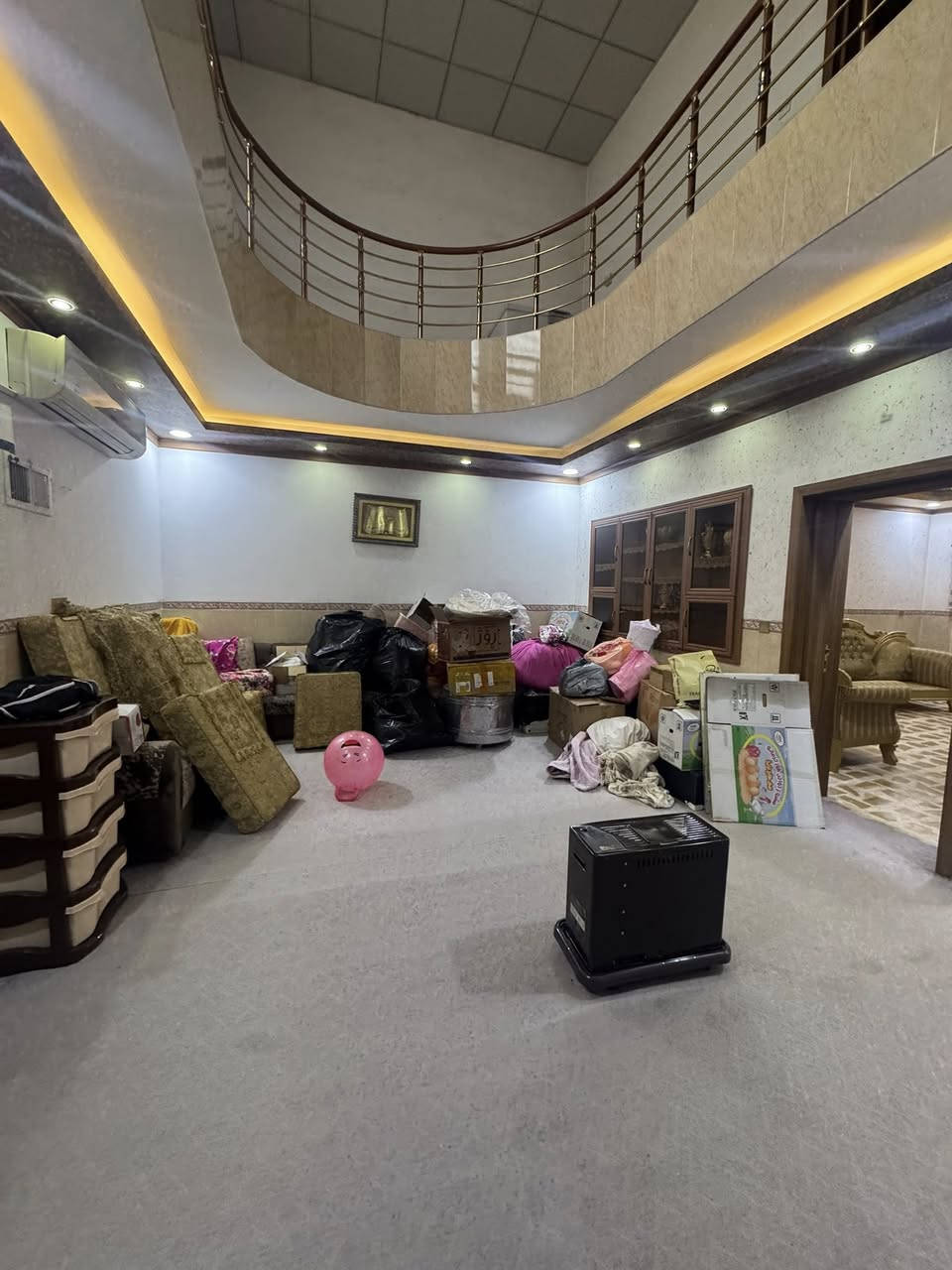 منزل مساحة 200متر للبيع في حي  #هفالان  ‏(مركز المدينة  اربيل) 
 خانوو بۆ فرۆشتن لەگەرەکی  #هەڤاڵان   
مساحة:- 200متر
  يتكون من :-
أستقبال 
 مطبخ 
هول
 صحيات 
4 غرف نوم
البيت #طابو يسجل بأسم اي شخص يحمل الجنسية العراقية 
‏📍موقع البيت:-هفالان  وجبة أولى قريب على الشارع  100متر￼ 
  —————————————
‏ للاستفسار 
كورك ***********📞
اسيا ***********📞
—————————————
📍موقع عقارات جميل:- اربيل هفالان خلف مطعم باب الحارة 
 https://maps.google.com/?q=36.194012,44.049461
—————————————
