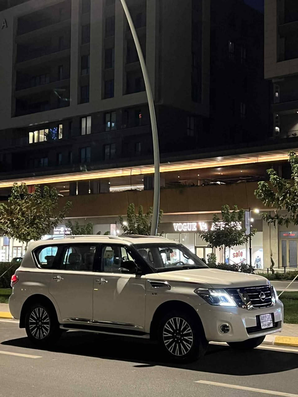 نيسان باترول مراوس فقط مع ترافرس 24او 25 كتاب او رقم شهدا
باترول سيف العرب خليجي
موديل 2010
محرك 8 سلندر 5.6  بلاتينيوم محرك المرغرب الصغير

مواصفاتها معروفه 
بيها تحت الجامه الخلفيه صبغ اثر الجراد وربع البنيد 
وربع القماره هم جراد فقط ومعروفه الباترول بهاي
مكفوله من الضربه والتبديل
سياره حيل جديده 
رقمها سليمانيه تحويل راعيها ب سليمانيه ومكانها البصرة
رقمها انكليزي حاليا الجديد
محرك وكير شرط جدد
تبريد ثلج 
فتحه سقف 
حساسات امامي خلفي
كاميرا خلفيه 
تثبيت سرعه
ادامه عامه وعبوة جديده ونوزلات ومجاول كلشي ادامه
تخم تاير جديد
ثلاجه شغاله ثلج
دواخلها باكيت مامتعوبه
ماشيه 230
ضفت الها منظومة غاز 80 لتر  ايطاليه
يعني انسى صرف البانزين 
سياره حلوة وكل نقص مابيها 

مراوس فقط ب ترافرس 24 او 25 رقم شهدا 
او بدون رقم حره وفرق جاهز
***********
البصرة 

السعر 215
