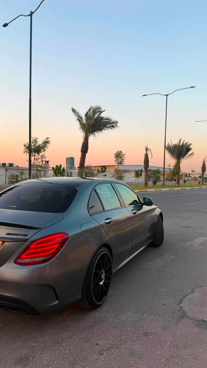 السلام عليكم للبيع مارسدس c_class  c300 السيارة طلب خاص لون او مواصفات السياره وارد كندي موديل 2018 السياره بيهة قطع كلير مثل مموضح بالسونار ماشية كلش قليل 118 كيلو متر مكينة 4 سلندر تيربو  السياره اعلى مواصفات 1/1 المواصفات المعروفه مال c300 الفول للاخير +طلب خاص الجكات بلادي واللون المميز السعر 193 وبيه مكان السياره بغداد الكرخ الاستفسار ***********
