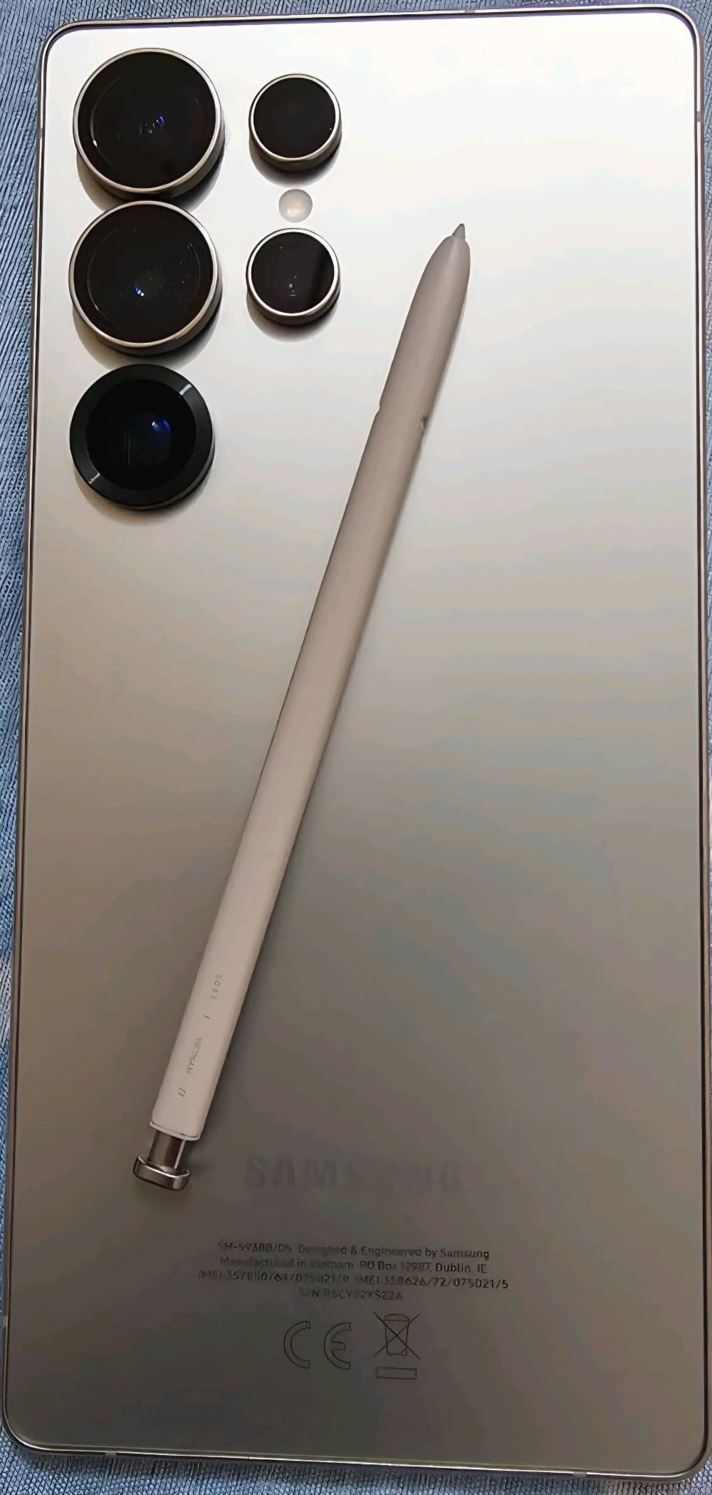  ٢٥ الترا لون أخضر زمردي  ذاكرة ا تيرا  نضافة 100%100  أخضر الجديد  وياه ٣ كفرات أصلية وشاحنة أصلية ٥٠ وات جديدة ما مفتوحة. الجهاز بعده بالضمان 
 سعره مليون و ٥٠٠  
 مكاني الناصرية ماكو توصيل 
التواصل ***********